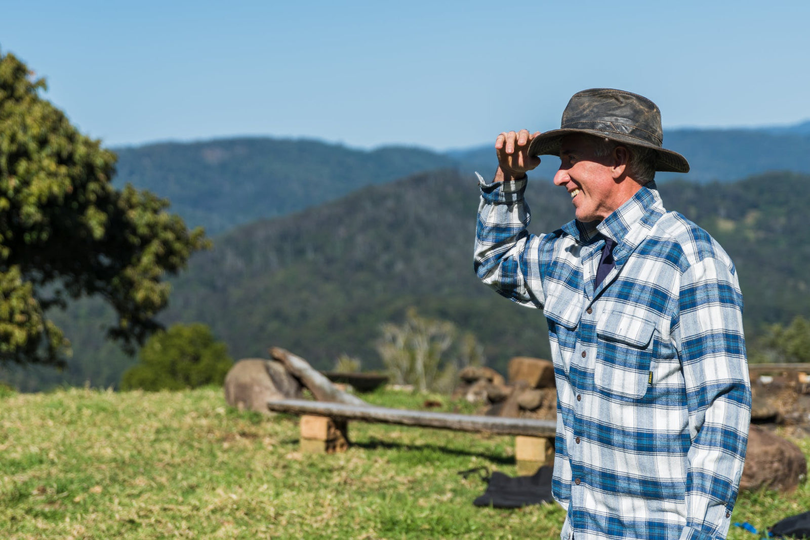 The reliability of small farmers in a crisis